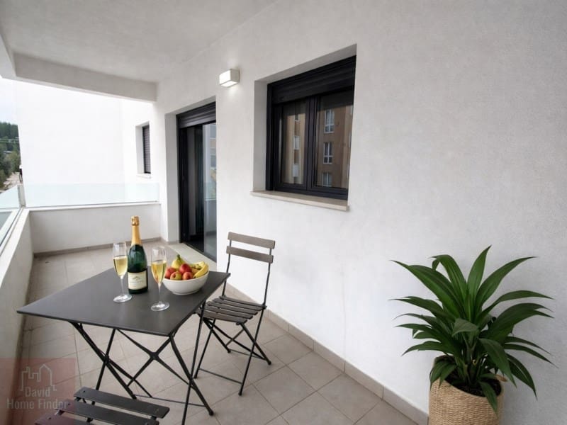 3 soveværelse Lejlighed til leje i Estepona med garage - € 2.100 (Ref: 9677116)