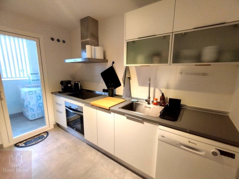 3 soveværelse Lejlighed til leje i Estepona med garage - € 2.100 (Ref: 9677116)