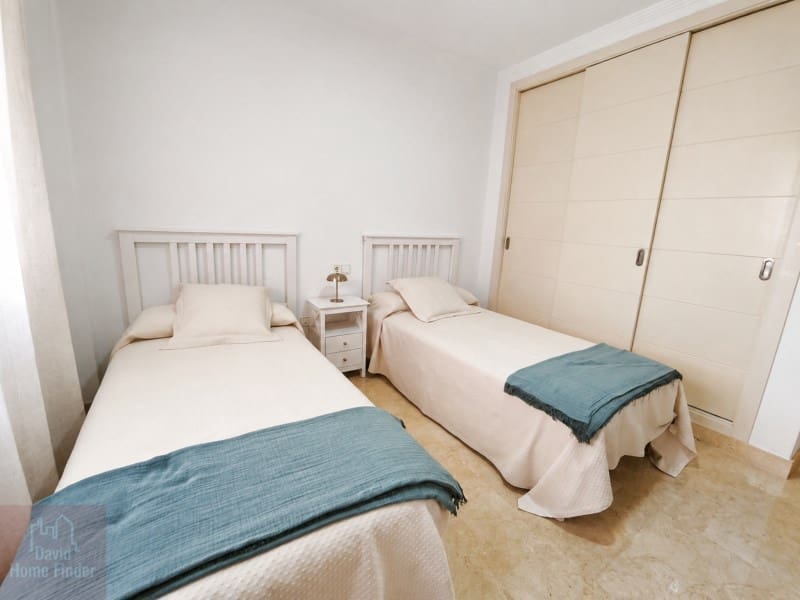 2 quarto Apartamento para arrendar em Casares com piscina garagem - 1 600 € (Ref: 9982688)
