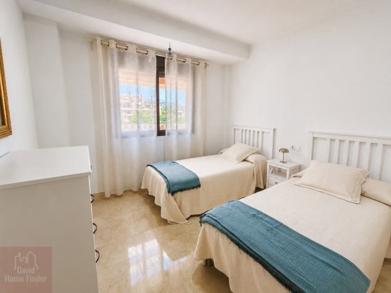 2 quarto Apartamento para arrendar em Casares com piscina garagem - 1 600 € (Ref: 9982688)