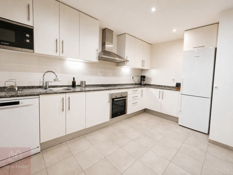 2 quarto Apartamento para arrendar em Casares com piscina garagem - 1 600 € (Ref: 9982688)