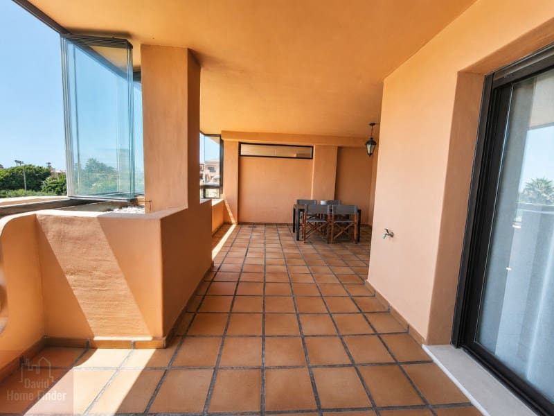 2 quarto Apartamento para arrendar em Casares com piscina garagem - 1 600 € (Ref: 9982688)