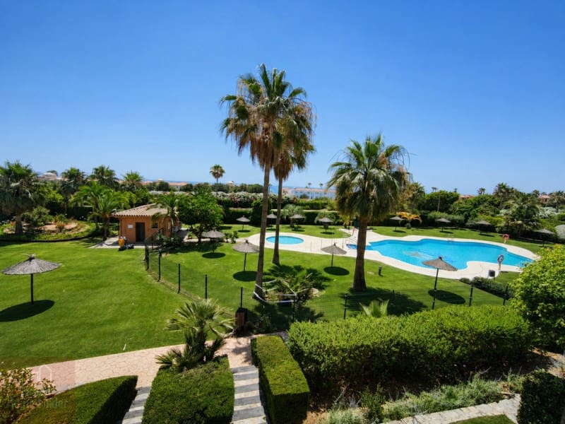 2 quarto Apartamento para arrendar em Casares com piscina garagem - 1 600 € (Ref: 9982688)