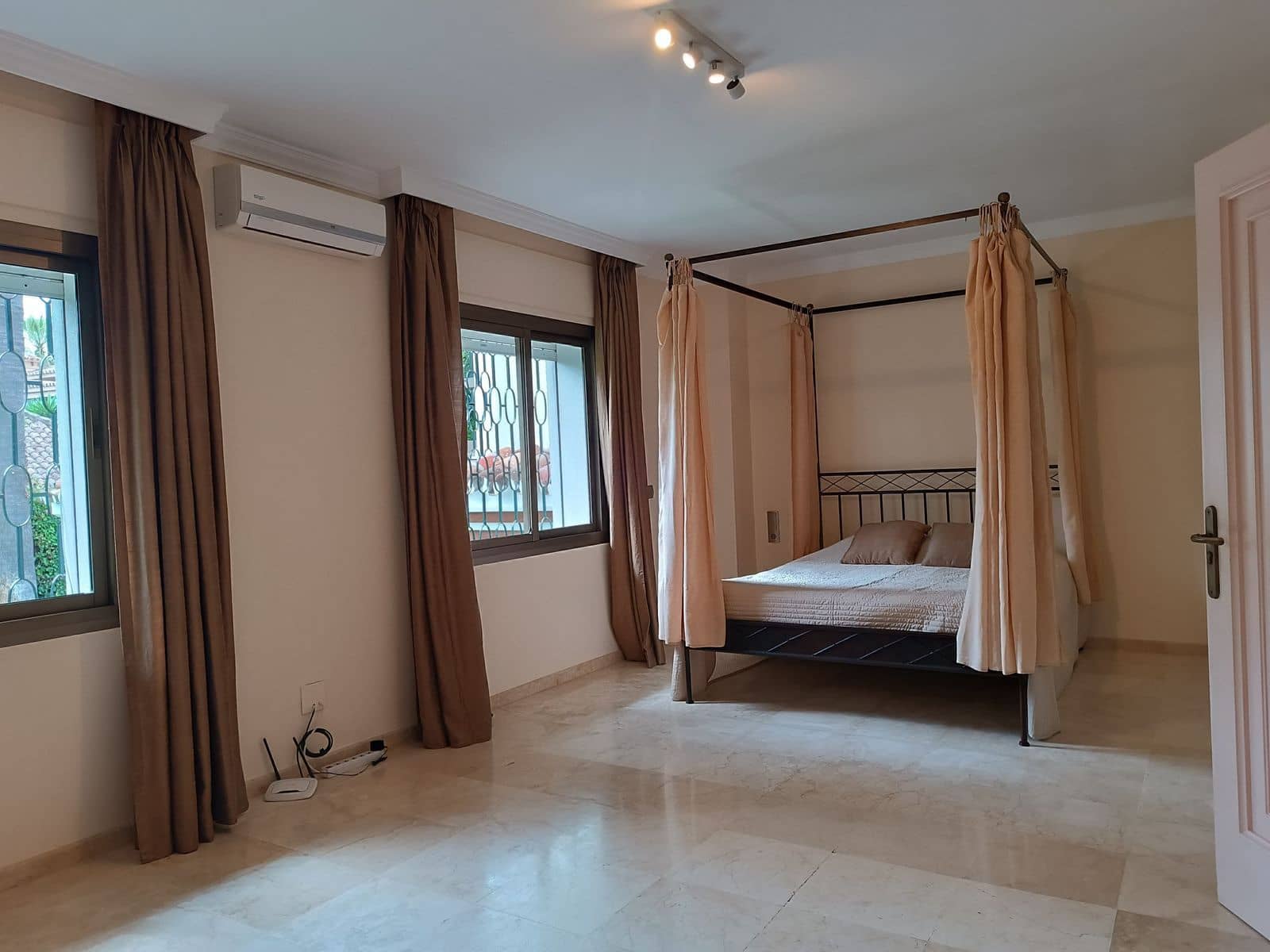 6 soverom Villa til salgs i Marbella med svømmebasseng - € 3 900 000 (Ref: 8975486)