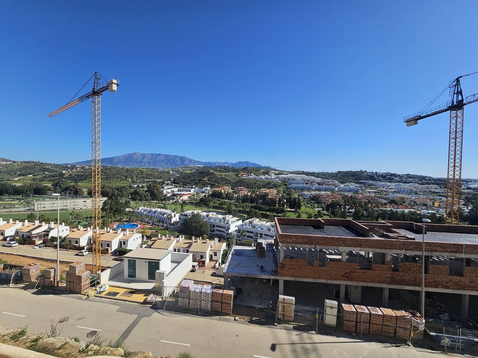 2 bedroom Apartment for sale in La Cala de Mijas with pool - € 275,000 (Ref: 9107817)