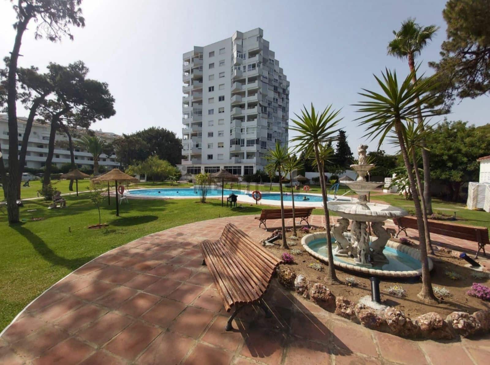 2 soveværelse Lejlighed til salg i Calahonda med swimmingpool - € 259.500 (Ref: 9199833)