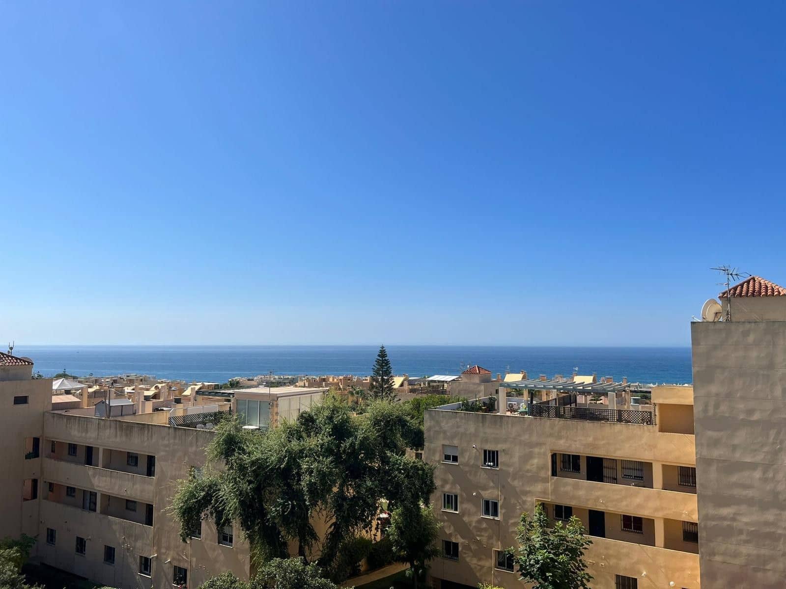 2 makuuhuone Kattohuoneisto myytävänä paikassa Calahonda mukana uima-altaan - 280 000 € (Ref: 9438076)