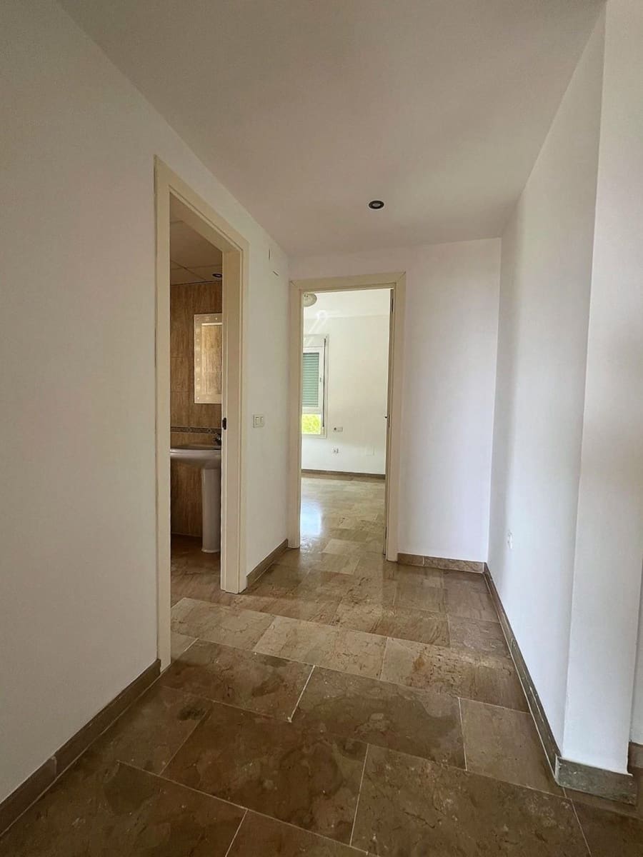 2 bedroom Apartment for sale in Calahonda with pool - € 349,000 (Ref: 9523044)