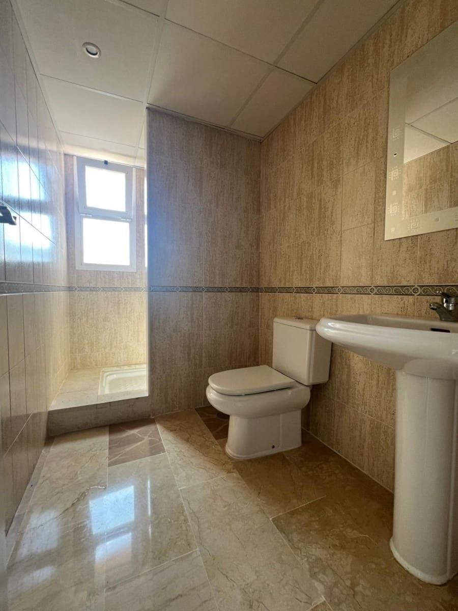 2 bedroom Apartment for sale in Calahonda with pool - € 349,000 (Ref: 9523044)