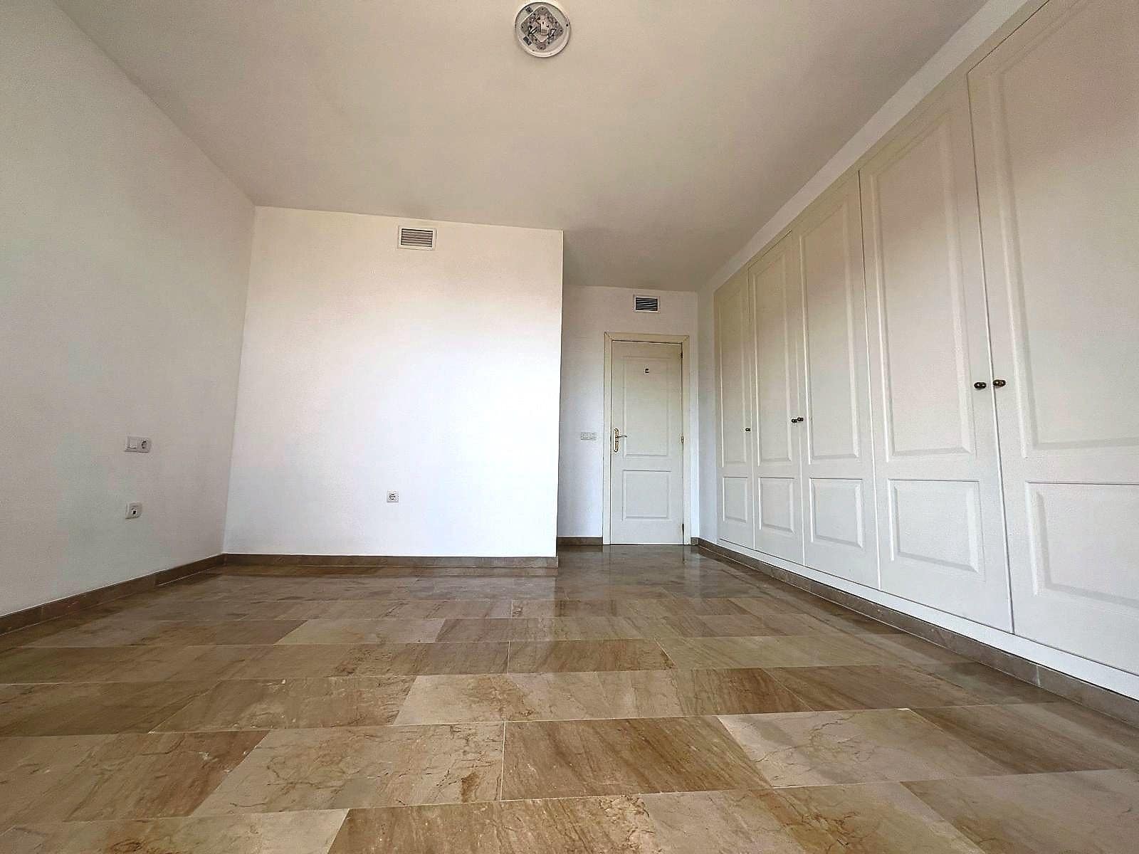 2 bedroom Apartment for sale in Calahonda with pool - € 349,000 (Ref: 9523044)