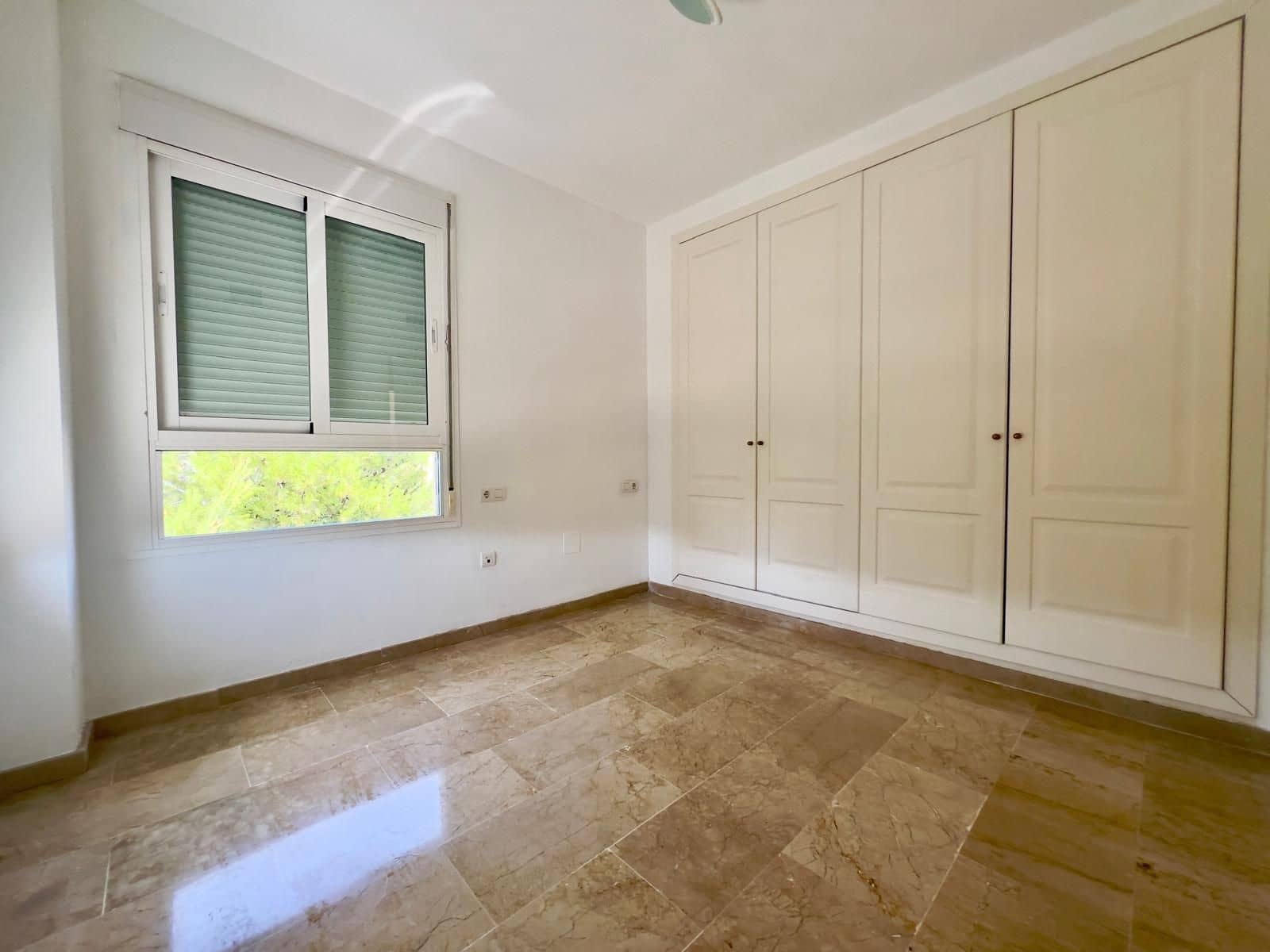 2 bedroom Apartment for sale in Calahonda with pool - € 349,000 (Ref: 9523044)