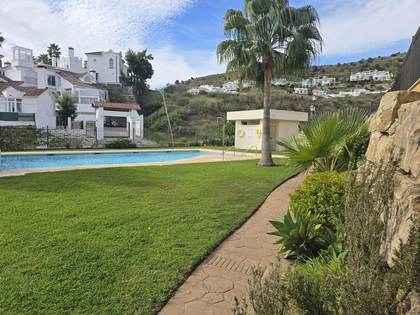 2 bedroom Penthouse for sale in Riviera del Sol with pool - € 340,000 (Ref: 9523046)