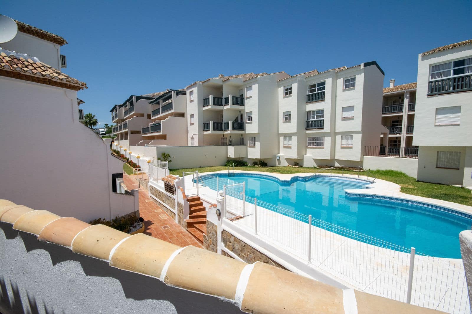 2 soveværelse Byhus til salg i Calahonda med swimmingpool - € 345.000 (Ref: 9523463)