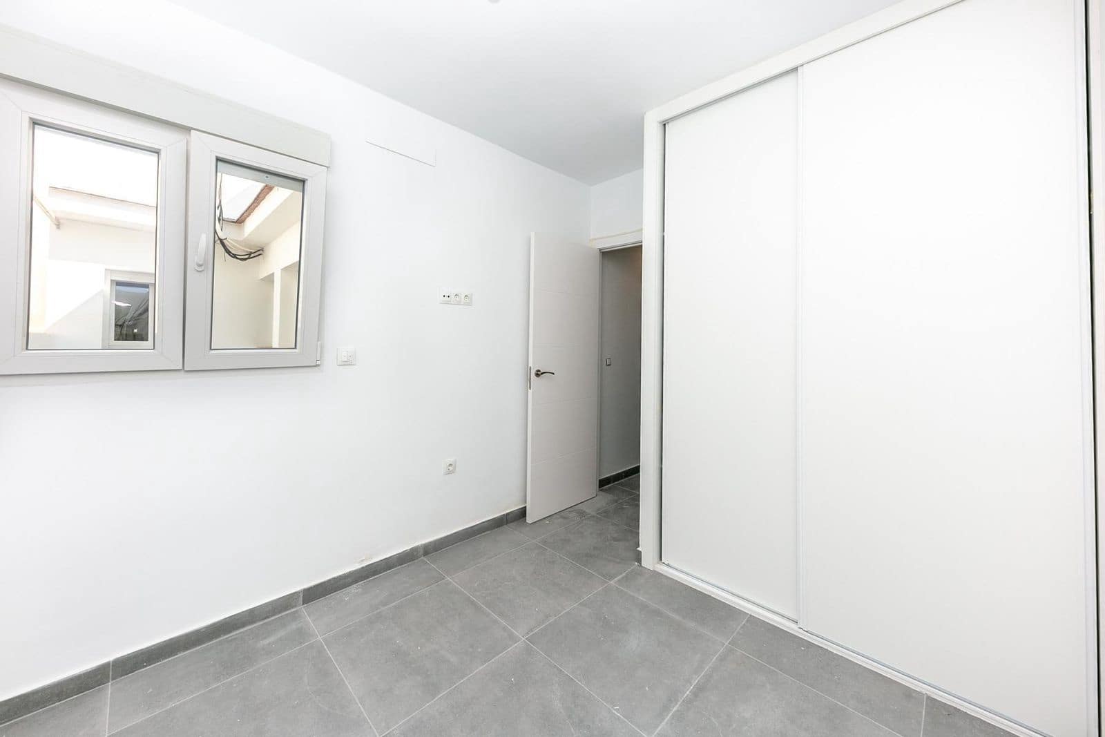 4 makuuhuone Omakotitalo myytävänä paikassa Fuengirola - 315 000 € (Ref: 9559751)