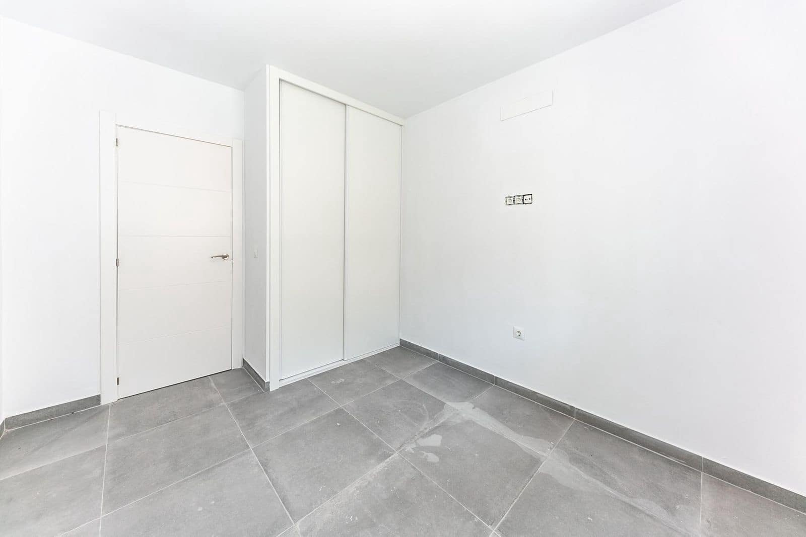 4 makuuhuone Omakotitalo myytävänä paikassa Fuengirola - 315 000 € (Ref: 9559751)