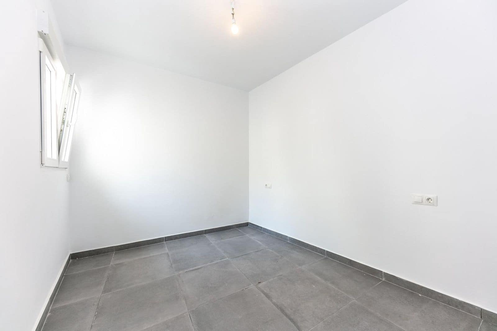 4 makuuhuone Omakotitalo myytävänä paikassa Fuengirola - 315 000 € (Ref: 9559751)