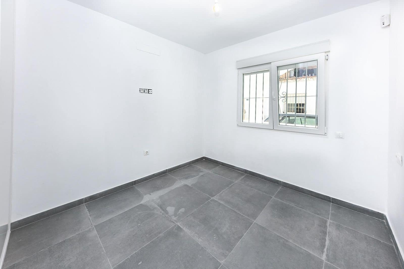 4 makuuhuone Omakotitalo myytävänä paikassa Fuengirola - 315 000 € (Ref: 9559751)