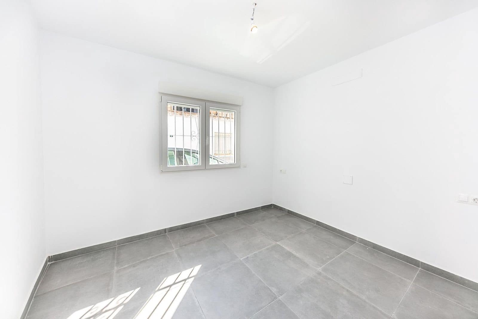 4 makuuhuone Omakotitalo myytävänä paikassa Fuengirola - 315 000 € (Ref: 9559751)