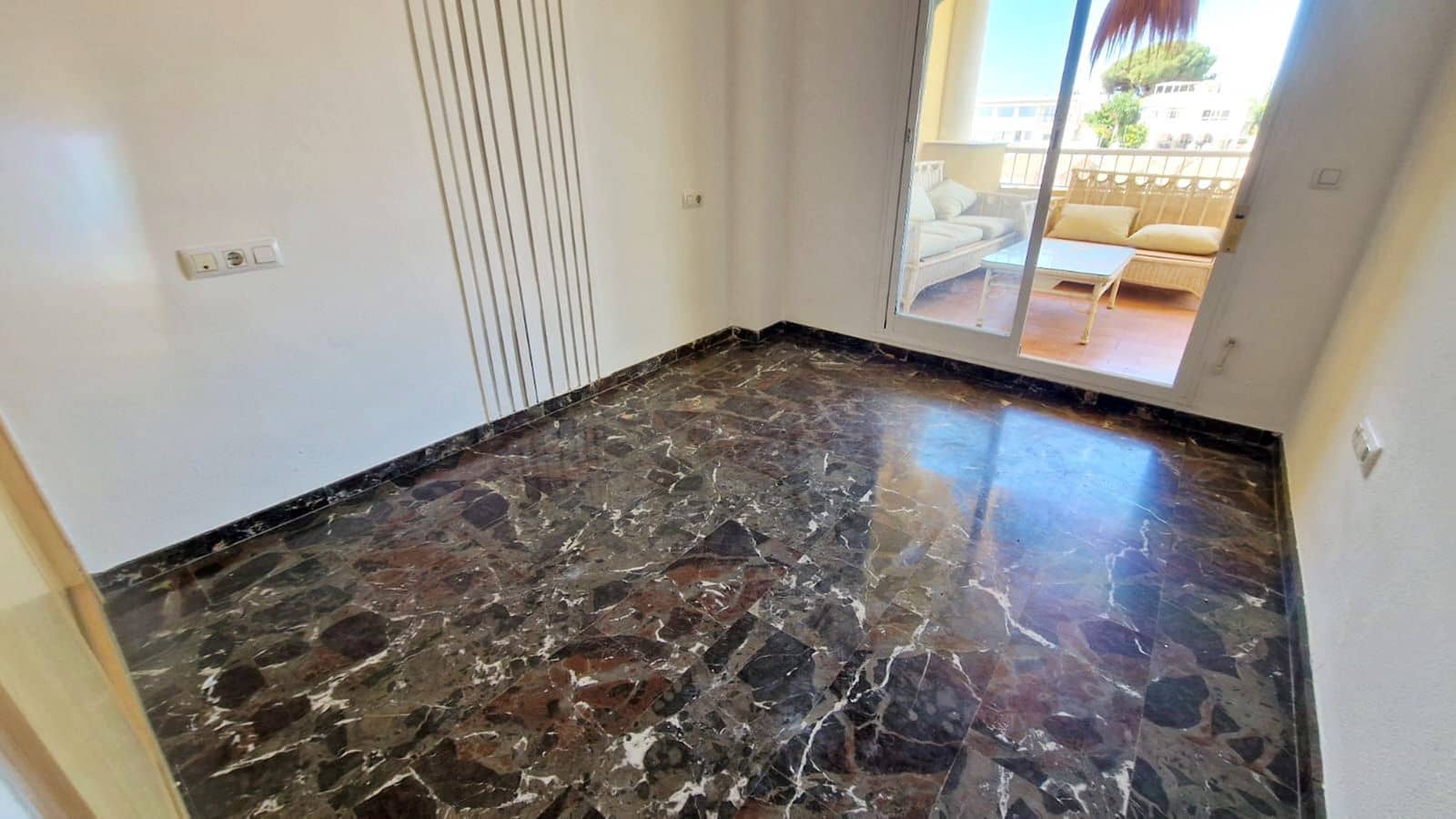 2 bedroom Apartment for sale in Fuengirola with pool - € 315,000 (Ref: 9559756)