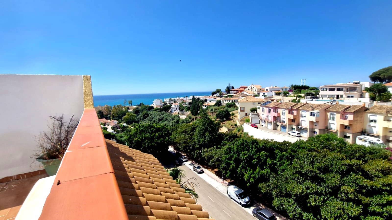2 bedroom Apartment for sale in Fuengirola with pool - € 315,000 (Ref: 9559756)