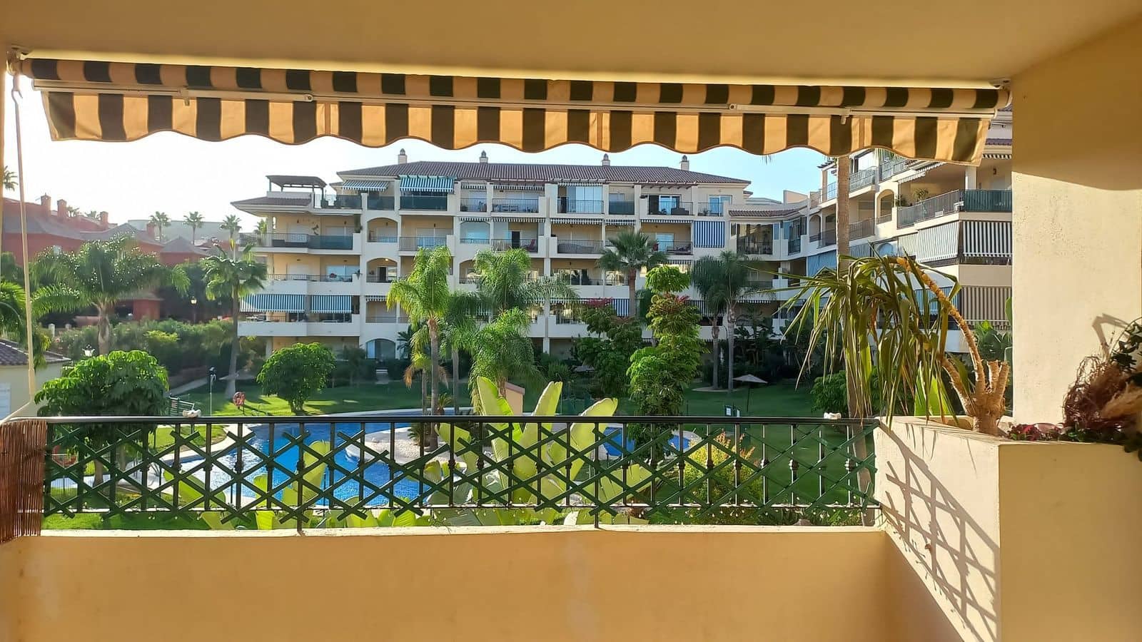 2 soveværelse Lejlighed til salg i La Cala Hills med swimmingpool - € 320.000 (Ref: 9603377)