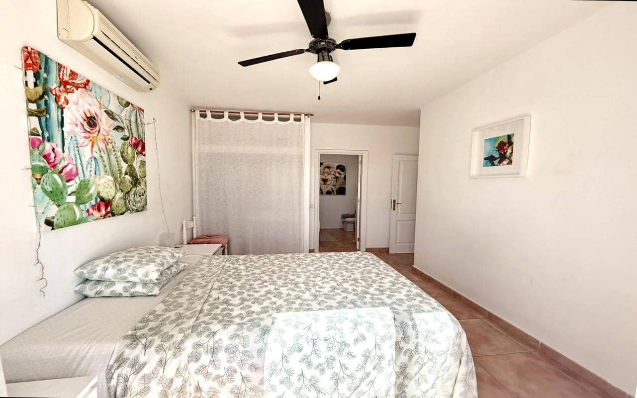 4 bedroom Villa for sale in Puerto del Carmen with pool - € 399,000 (Ref: 10134820)