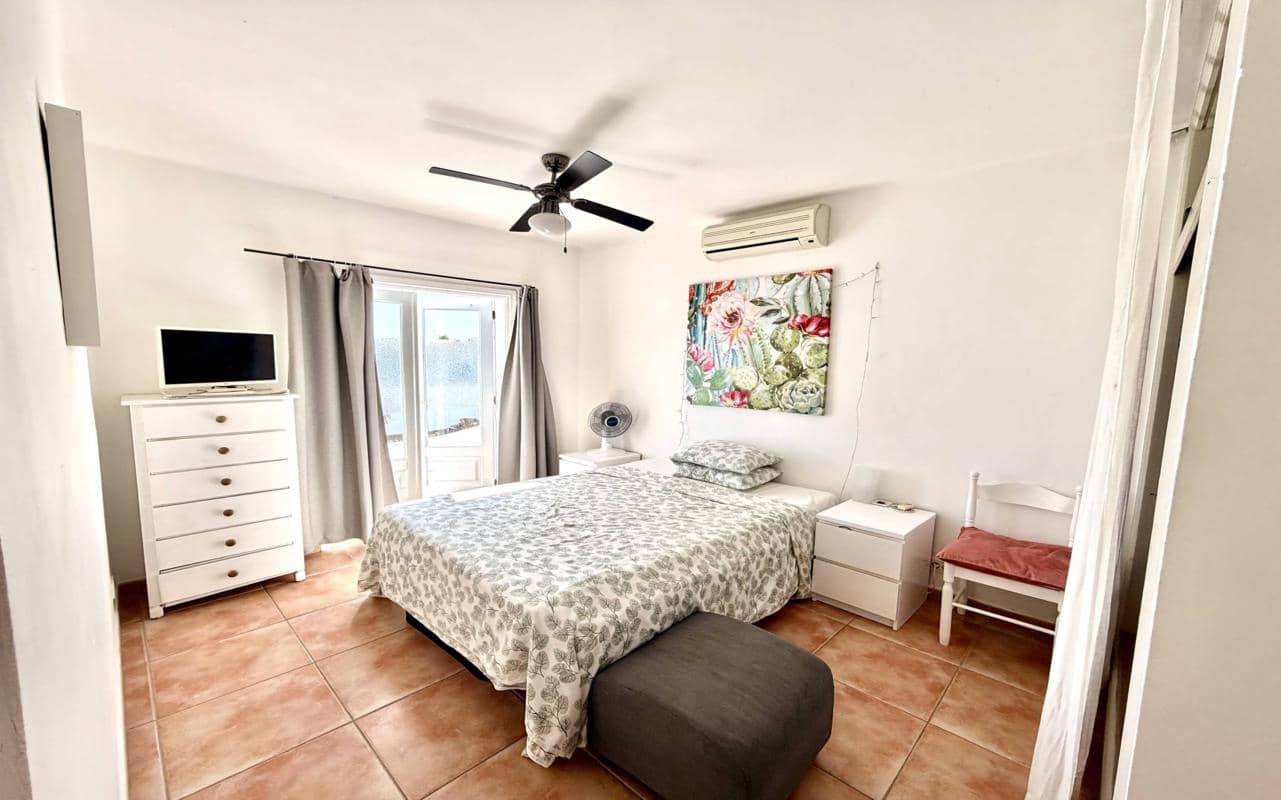 4 bedroom Villa for sale in Puerto del Carmen with pool - € 399,000 (Ref: 10134820)