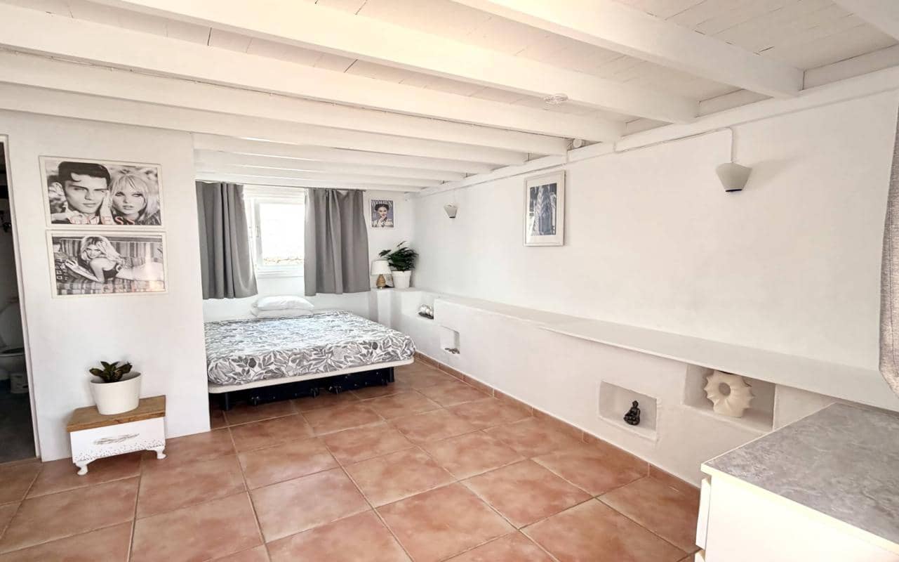 4 bedroom Villa for sale in Puerto del Carmen with pool - € 399,000 (Ref: 10134820)