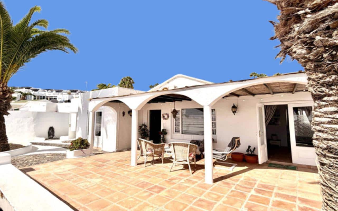 4 bedroom Villa for sale in Puerto del Carmen with pool - € 399,000 (Ref: 10134820)