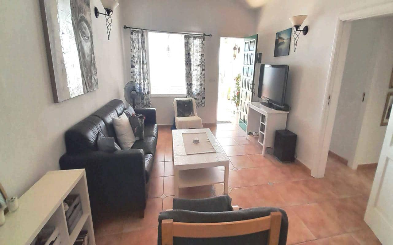4 bedroom Villa for sale in Puerto del Carmen with pool - € 399,000 (Ref: 10134820)