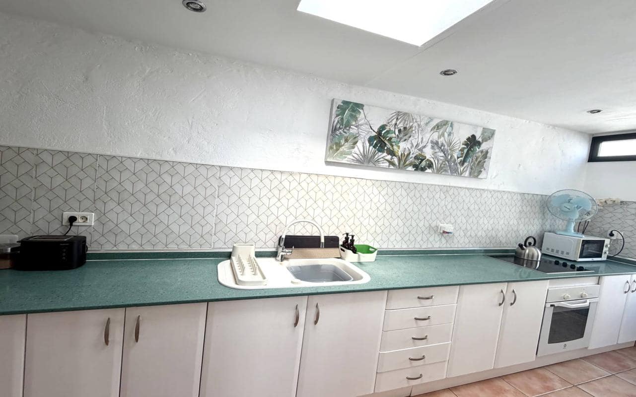 4 bedroom Villa for sale in Puerto del Carmen with pool - € 399,000 (Ref: 10134820)
