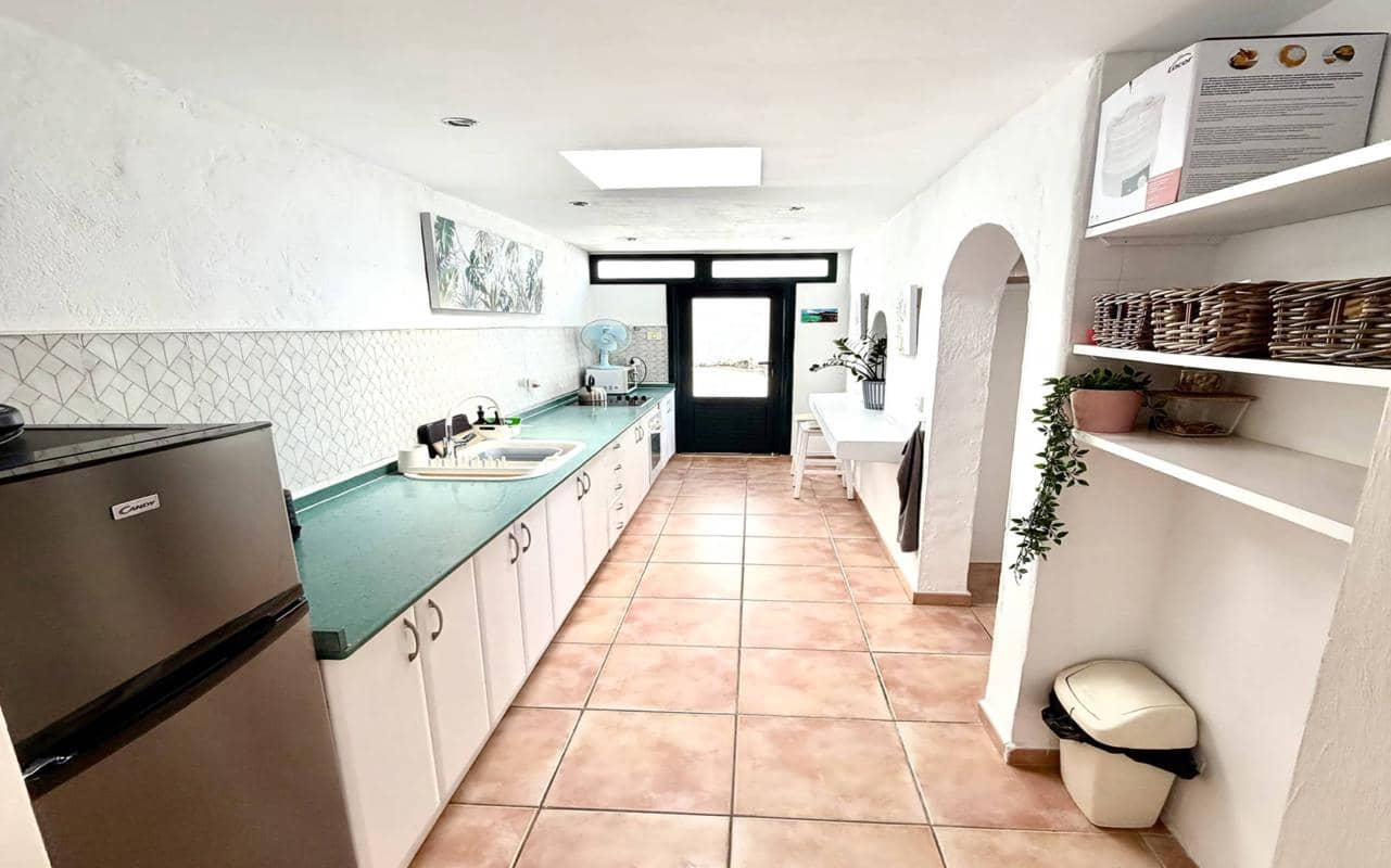 4 bedroom Villa for sale in Puerto del Carmen with pool - € 399,000 (Ref: 10134820)