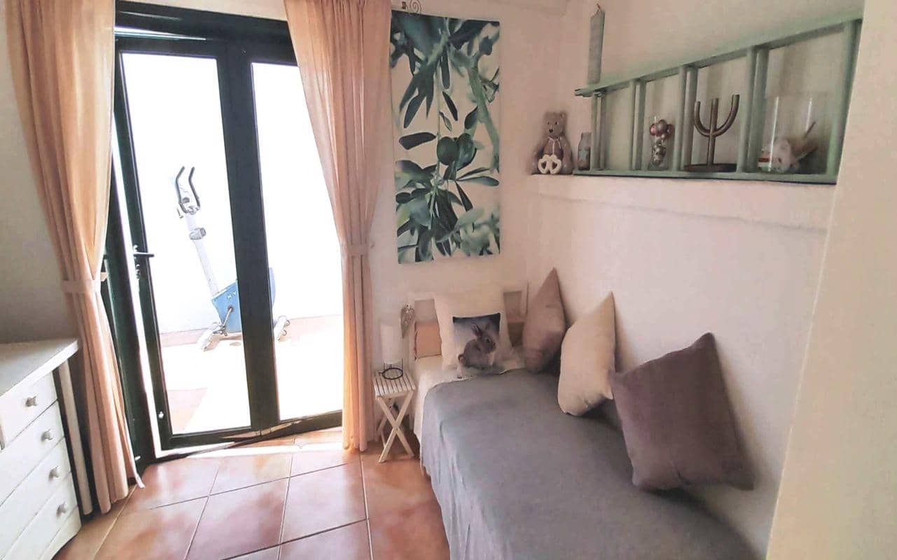 4 bedroom Villa for sale in Puerto del Carmen with pool - € 399,000 (Ref: 10134820)