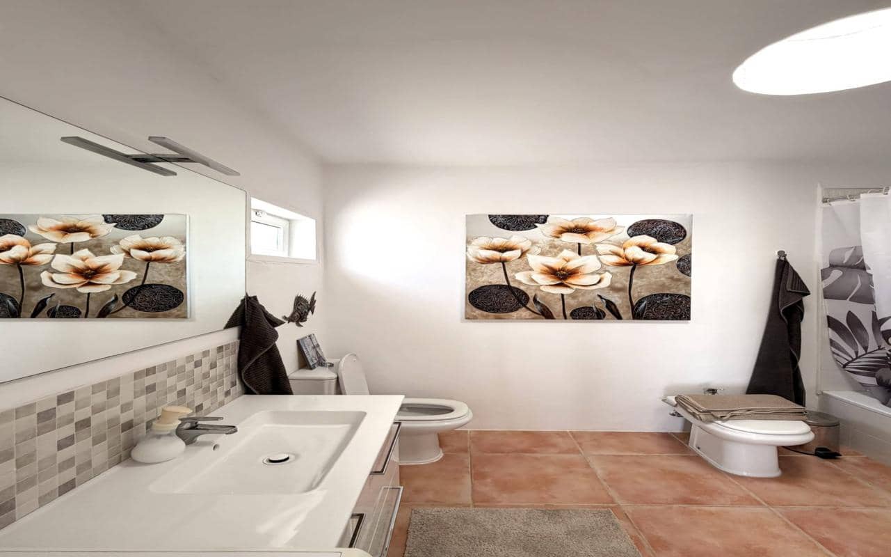 4 bedroom Villa for sale in Puerto del Carmen with pool - € 399,000 (Ref: 10134820)