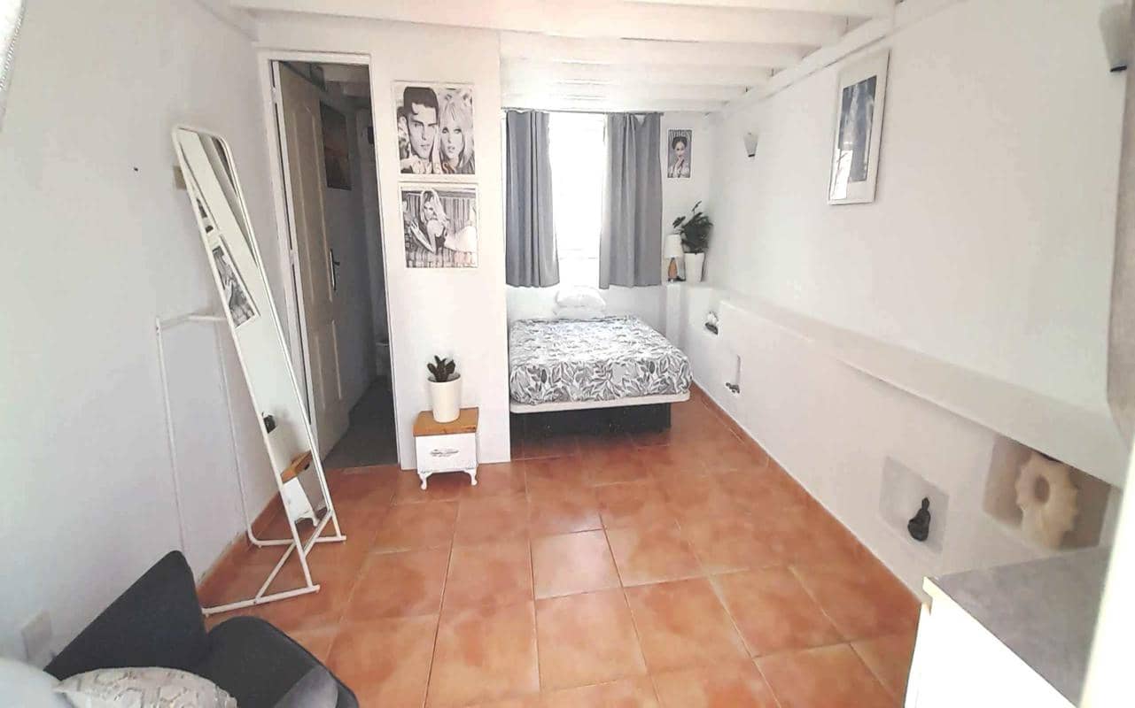 4 bedroom Villa for sale in Puerto del Carmen with pool - € 399,000 (Ref: 10134820)