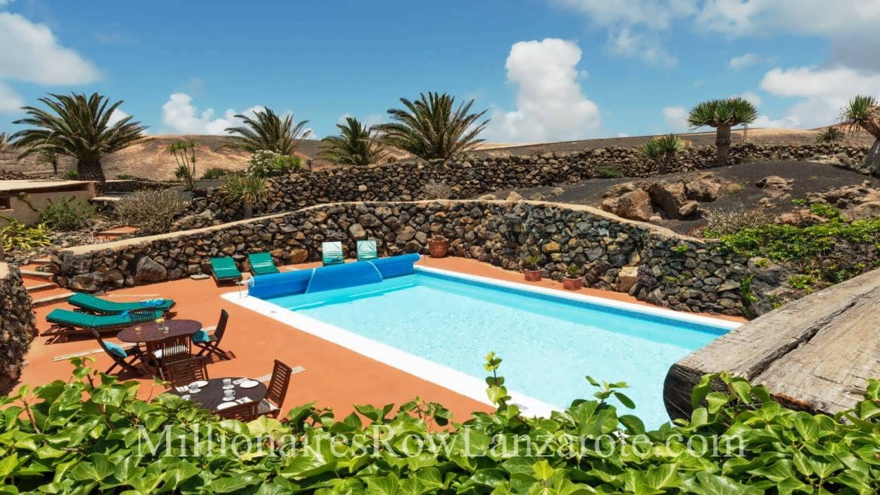11 bedroom Hotel for sale in Haria with pool garage - € 2,299,000 (Ref: 8348642)