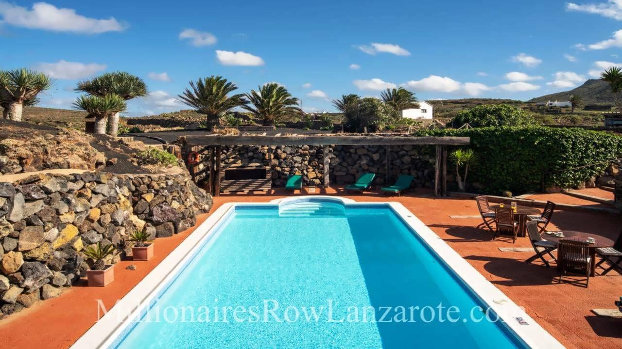 11 bedroom Hotel for sale in Haria with pool garage - € 2,299,000 (Ref: 8348642)