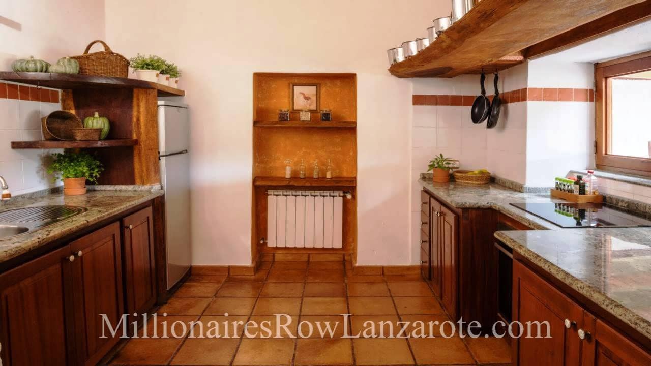 11 bedroom Hotel for sale in Haria with pool garage - € 2,299,000 (Ref: 8348642)