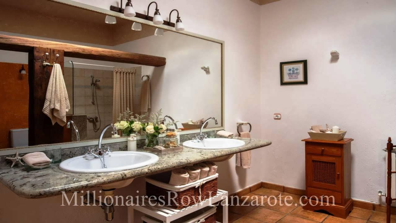 11 bedroom Hotel for sale in Haria with pool garage - € 2,299,000 (Ref: 8348642)