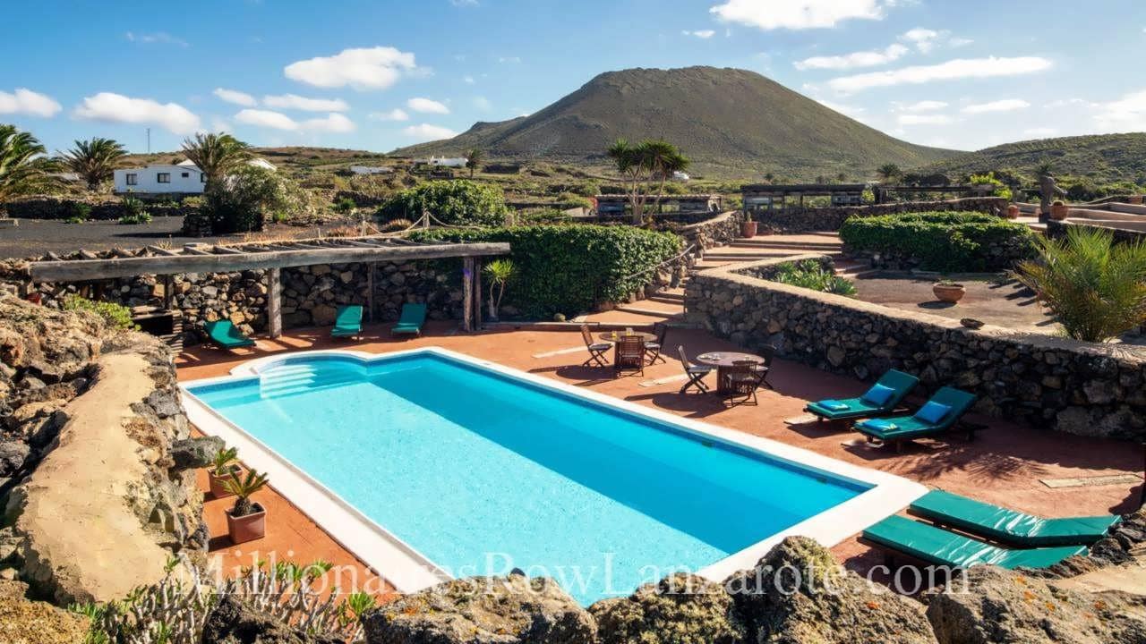 11 bedroom Hotel for sale in Haria with pool garage - € 2,299,000 (Ref: 8348642)