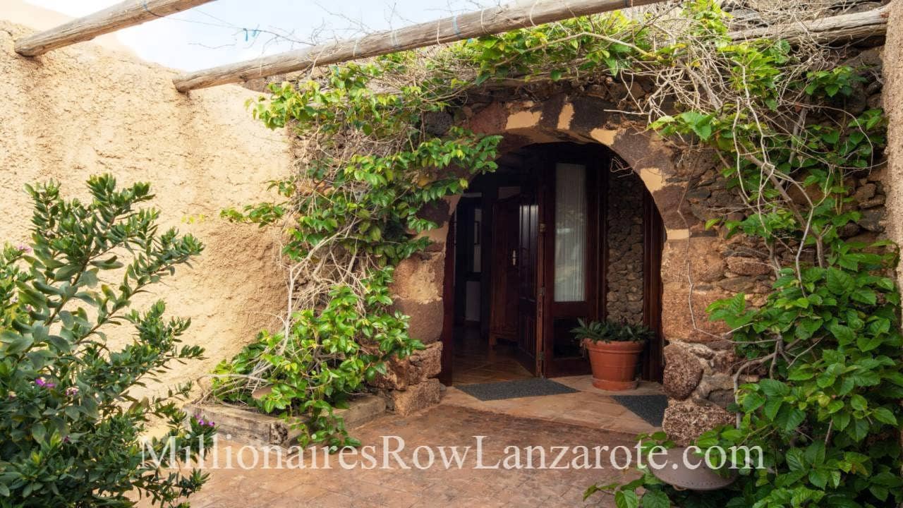 11 bedroom Hotel for sale in Haria with pool garage - € 2,299,000 (Ref: 8348642)