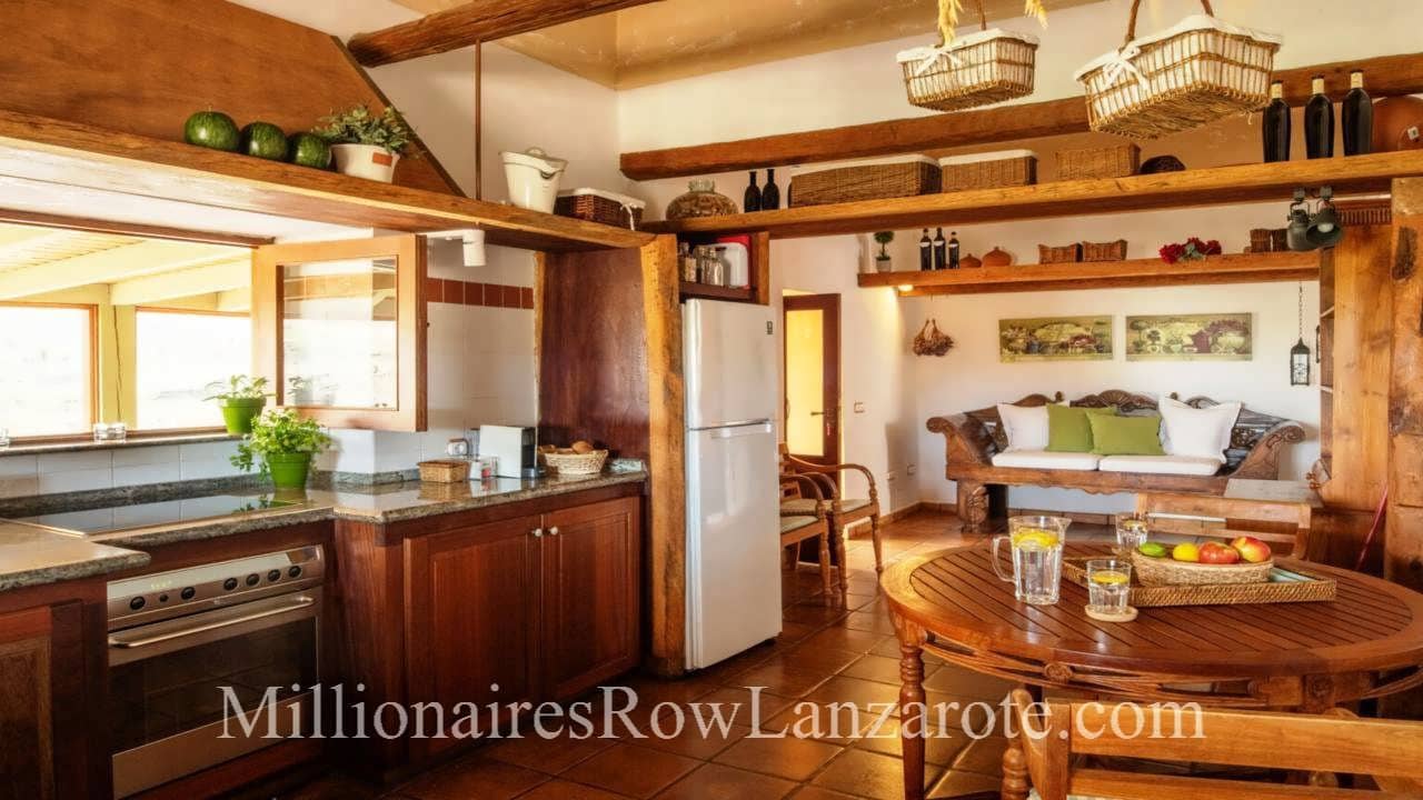 11 bedroom Hotel for sale in Haria with pool garage - € 2,299,000 (Ref: 8348642)