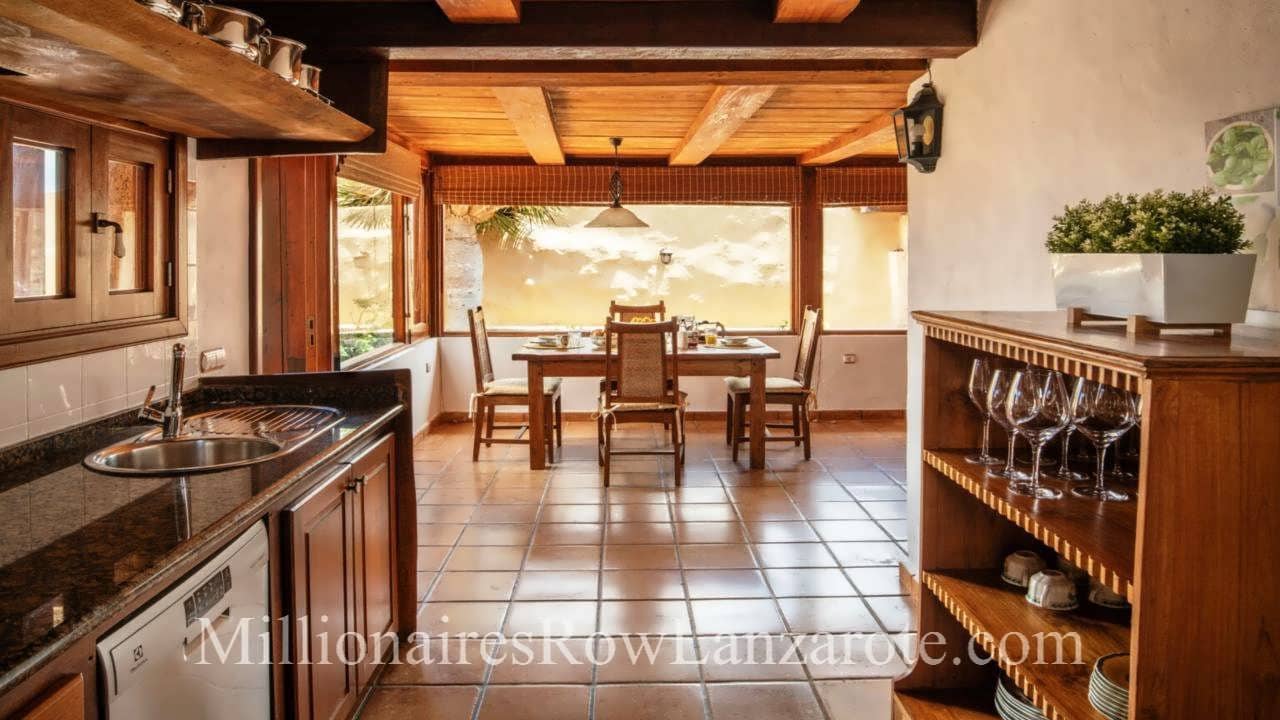 11 bedroom Hotel for sale in Haria with pool garage - € 2,299,000 (Ref: 8348642)