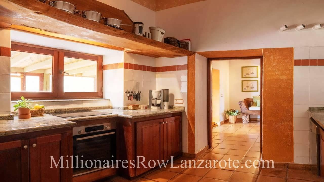 11 bedroom Hotel for sale in Haria with pool garage - € 2,299,000 (Ref: 8348642)