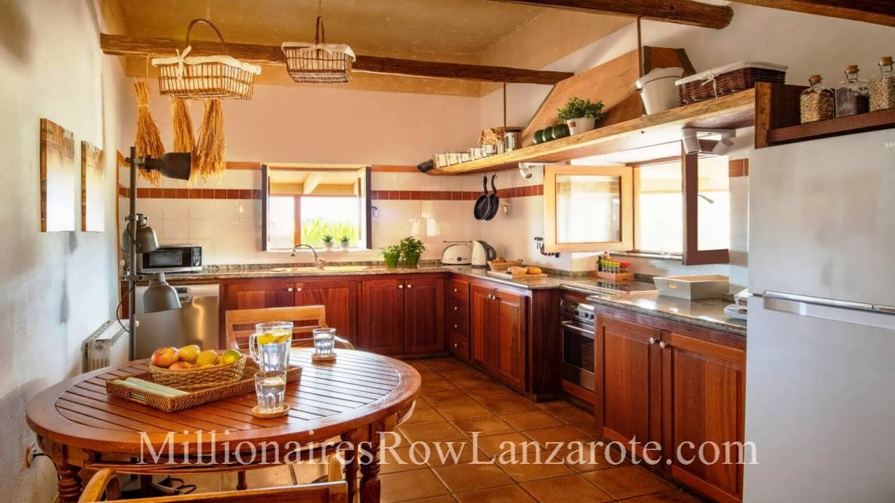 11 bedroom Hotel for sale in Haria with pool garage - € 2,299,000 (Ref: 8348642)