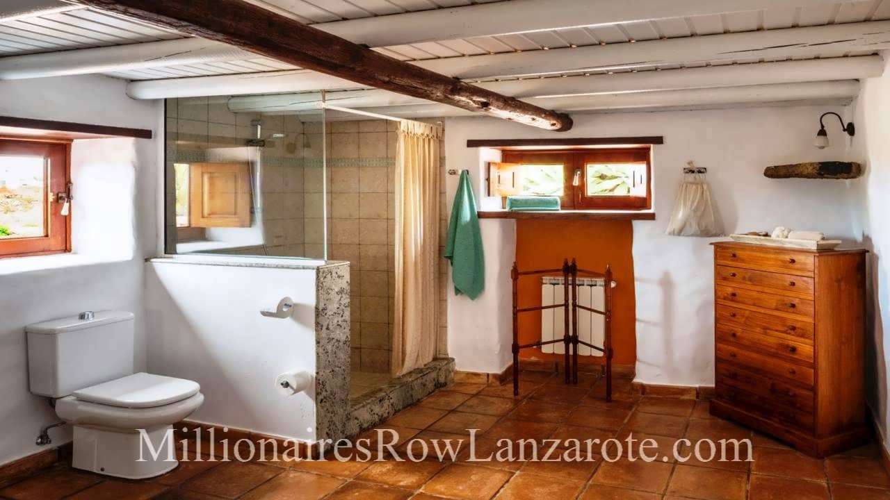 11 bedroom Hotel for sale in Haria with pool garage - € 2,299,000 (Ref: 8348642)