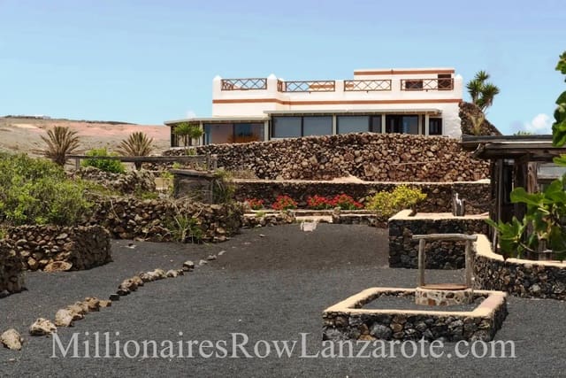 11 bedroom Hotel for sale in Haría with pool garage - € 2,299,000 (Ref: 8348642)