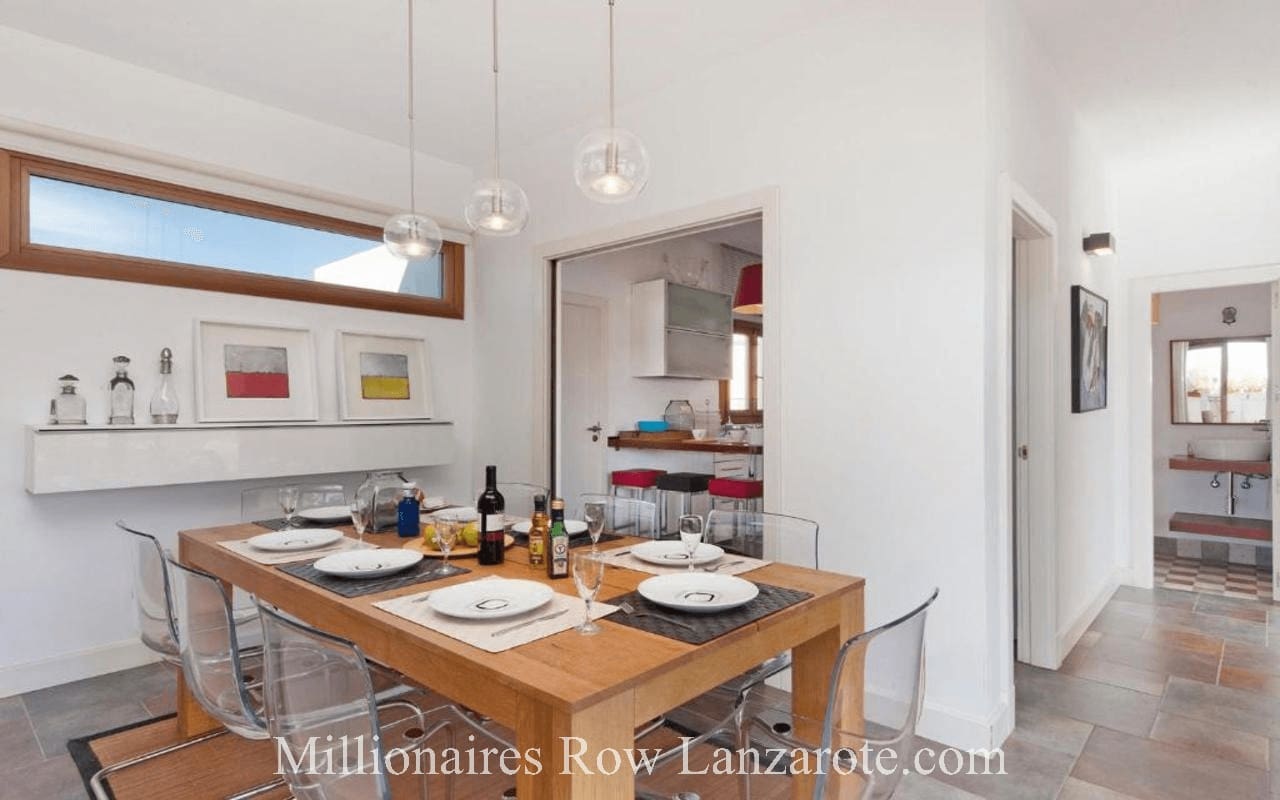 5 slaapkamer Villa te koop in Puerto Calero met zwembad garage - € 1.200.000 (Ref: 9267643)