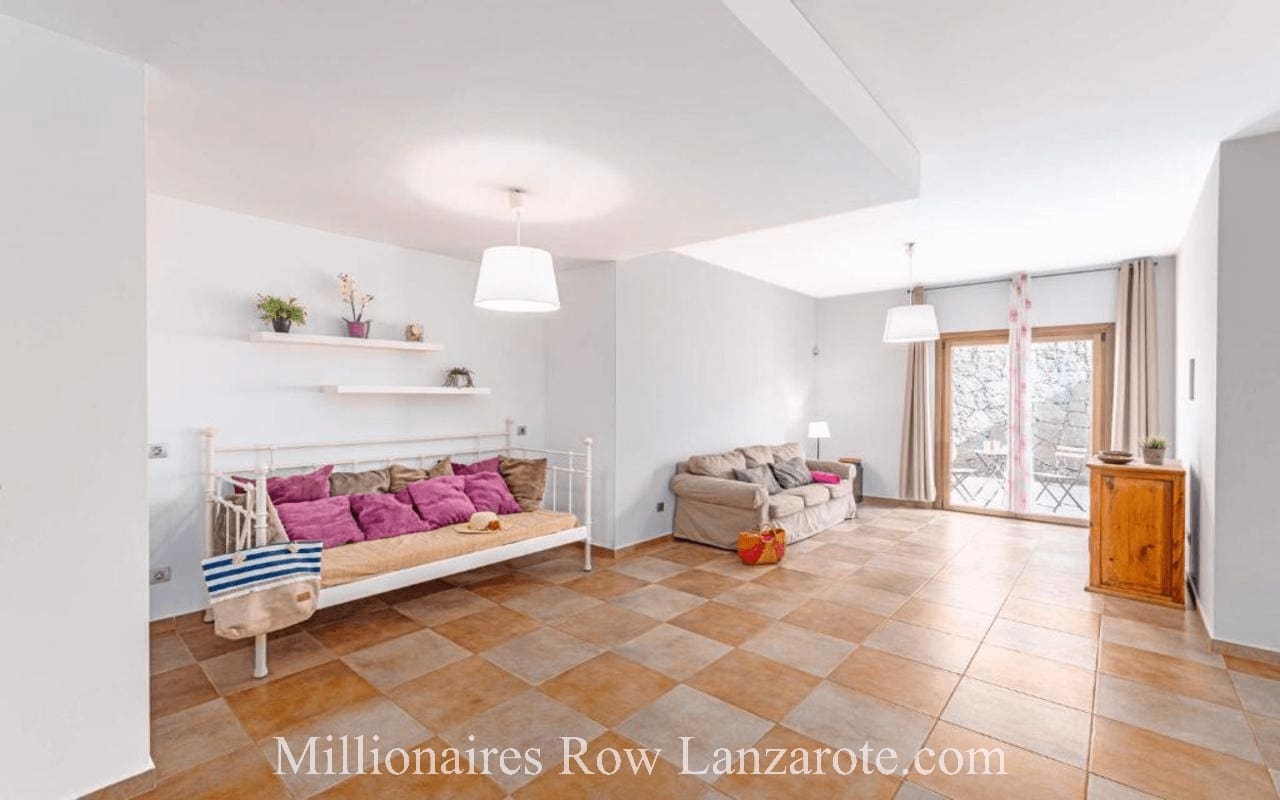 5 slaapkamer Villa te koop in Puerto Calero met zwembad garage - € 1.200.000 (Ref: 9267643)