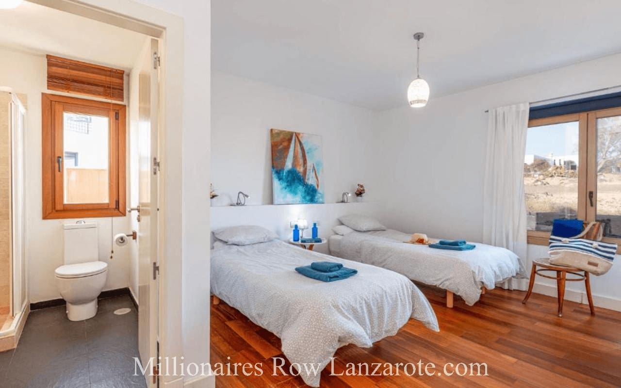 5 slaapkamer Villa te koop in Puerto Calero met zwembad garage - € 1.200.000 (Ref: 9267643)